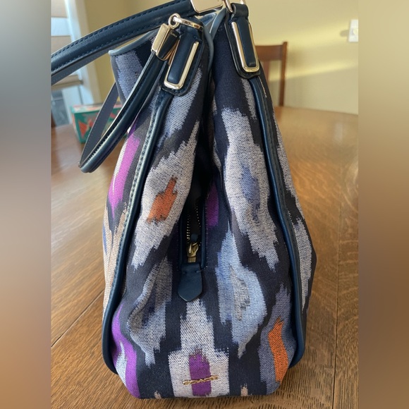 Coach purse. Rare fabric print. Leather and brass. EUC. No flaws. Pockets! - Picture 7 of 10